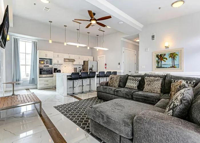 5Br Penthouse With Amenities Near Fq